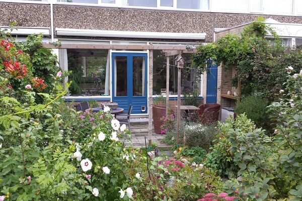 Buitenkant - Terrasappartement met weelderige tuin in Voorburg (5)