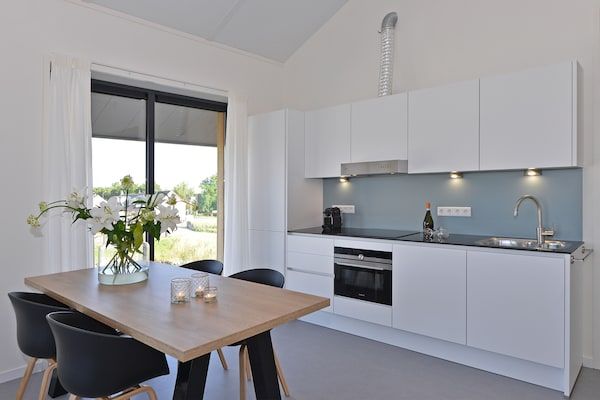 Keuken - Appartement aan het water met terras in Kamperland (4)