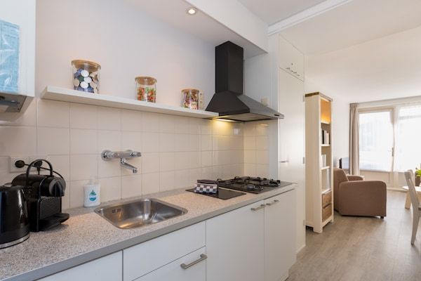 Keuken - Appartement in Zoutelande bij Strand in Zoutelande (3)