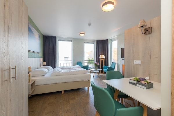 Slaapkamer - Modern strandappartement in Zoutelande (4)