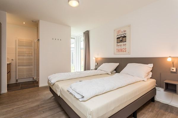 Slaapkamer - Bungalow in Limburg met Subtropisch Zwembad in Roggel (4)