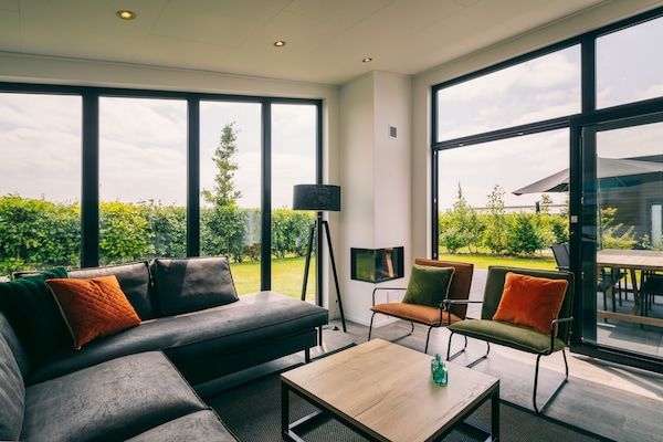 Woonkamer - Bungalow in Nederland bij natuurgebied in Herkingen (3)