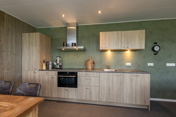 Keuken - Vakantiehuis in Vrouwenpolder bij Strand in Vrouwenpolder (5)