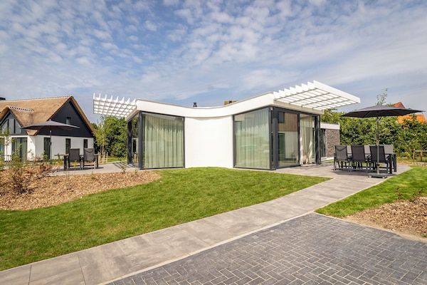 Villapark De Koog 4 in De Koog - Foto 1 van 42