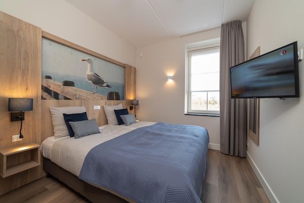 Slaapkamer - Appartement in Colijnsplaat bij Meer en Sauna in Colijnsplaat (5)