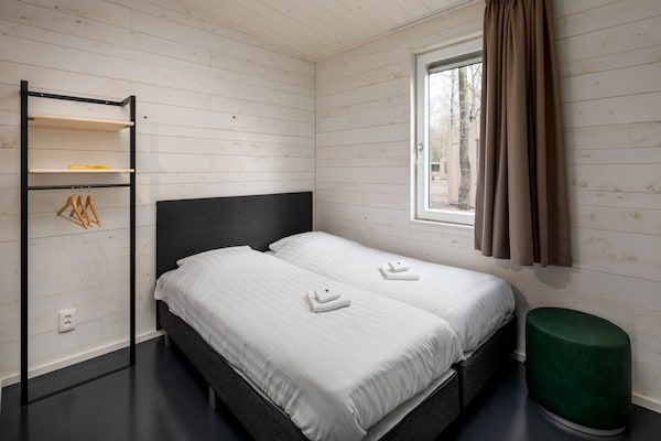 Slaapkamer - Lodge in Schaijk met Tuinterras in Schaijk (4)
