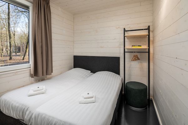 Slaapkamer - Lodge in Schaijk met Tuinterras in Schaijk (4)