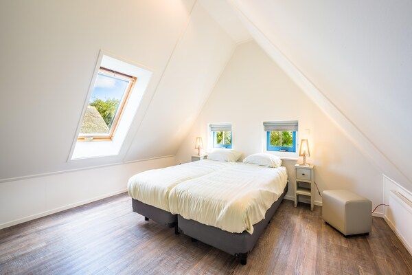 Slaapkamer - Vakantiehuis op Texel met ruime tuin in De Koog (5)