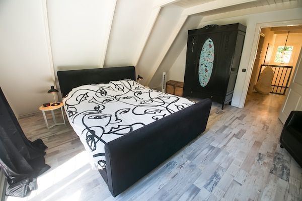 Slaapkamer - Villa in Drents-Friese Woud met Zwembad in Wateren (5)
