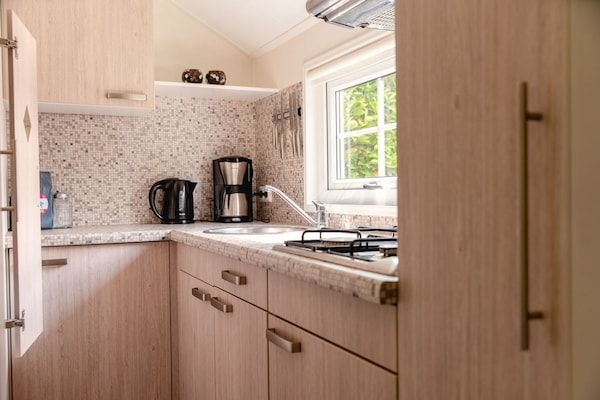 Keuken - Gezellige lodge voor 4 personen bij de speeltuin in Zuna (4)