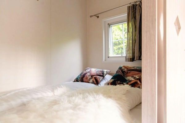 Slaapkamer - Gezellige lodge voor 4 personen bij de speeltuin in Zuna (5)
