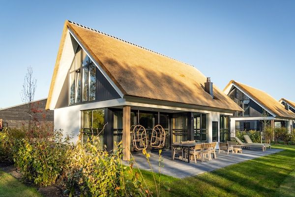 Buitenkant - Luxe Villa op Texel in De Cocksdorp Texel (3)