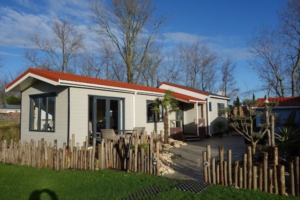 Chalet Sea Rocks in Goedereede - Foto 1 van 40