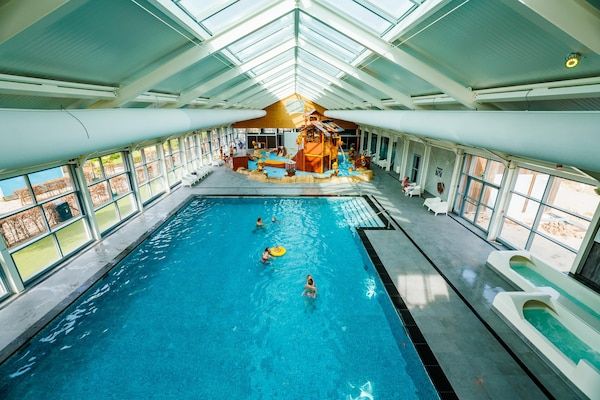 PoolOfHouse - Lodge in Nederland met Zwembad & Veranda in Maurik (3)