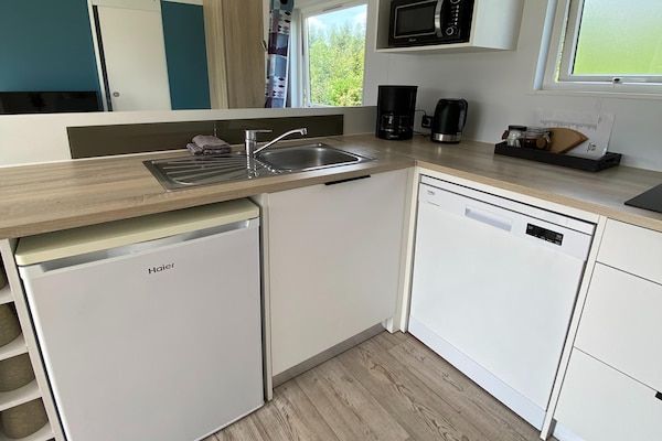 Keuken - Friesland Chalet nabij het water in De Veenhoop (4)