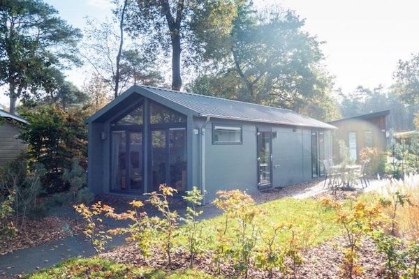 Buitenkant - Modern chalet van Sand Drift in Otterlo (4)