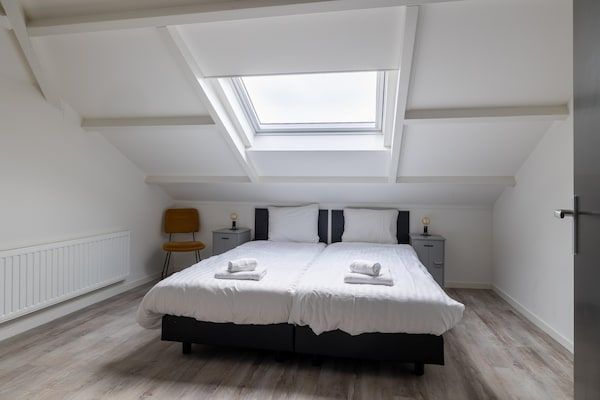 Slaapkamer - Vakantiehuis in Vrouwenpolder bij Strand in Vrouwenpolder (3)