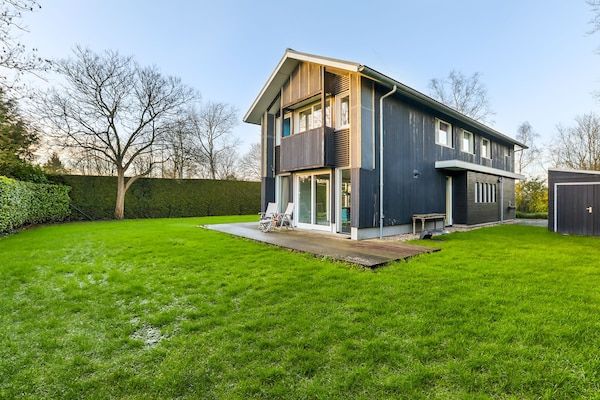 Buitenkant - Familiehuis in Grou bij Watersport in Grou (2)