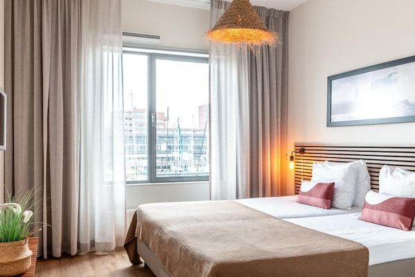 Slaapkamer - Schitterend appartement met uitzicht op de haven. in Den Haag (3)