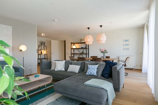 Woonkamer - Appartement in Den Haag met zeestrand in Den Haag (2)