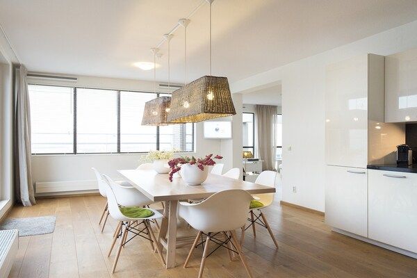 Eetkamer - Ruim modern appartement in Scheveningen in Den Haag (2)