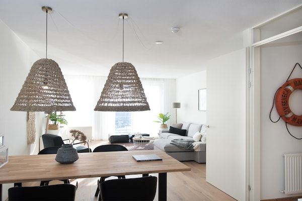 Eetkamer - Modern appartement met geweldig uitzicht in Den Haag (5)