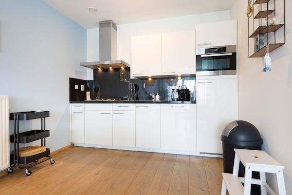 Keuken - Gerestyled appartement met geweldig uitzicht in Den Haag (5)