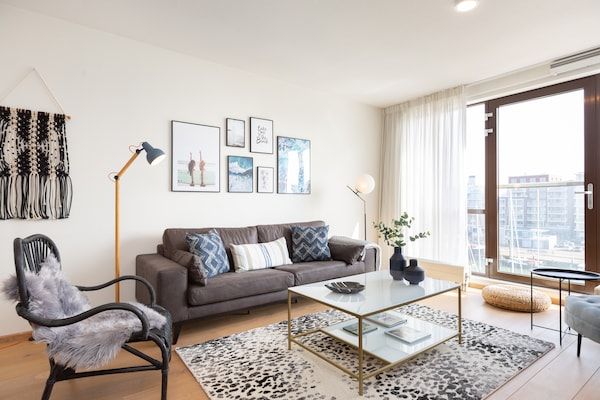 Woonkamer - Gerestyled appartement met geweldig uitzicht in Den Haag (1)