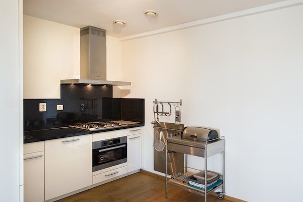 Keuken - Luxe appartement in Scheveningen Haven in Den Haag (3)