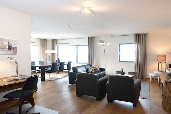 Woonkamer - Luxe appartement in Scheveningen Haven in Den Haag (1)