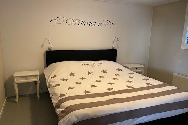 Slaapkamer - Huisje in Paesens bij Waddenzee in Paesens (4)