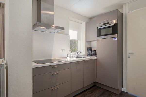 Keuken - Villa bij Noordzeestrand in Kamperland (3)