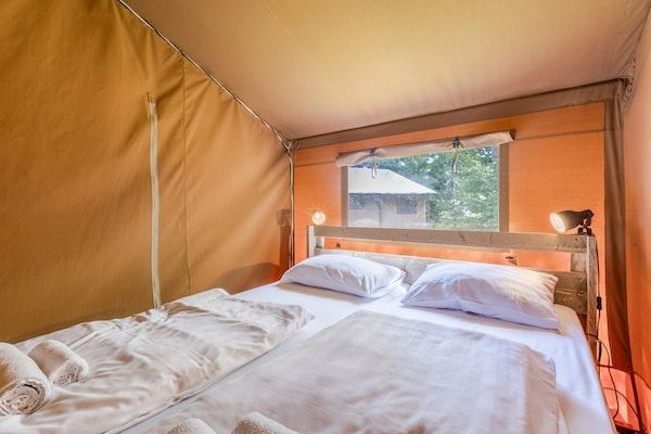 Slaapkamer - Safaritent bij De Biesbosch en Breda in Oosterhout (4)