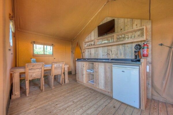 Woonkamer - Safaritent bij De Biesbosch en Breda in Oosterhout (5)