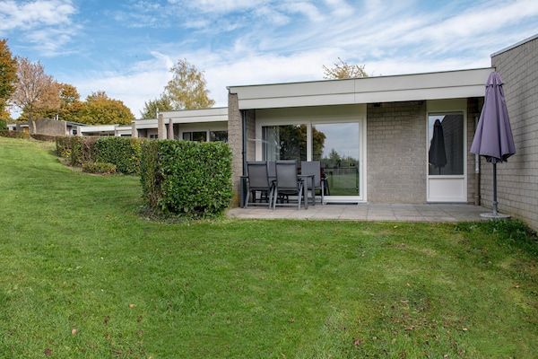 Bungalowpark Schin op Geul 15 in Walem - Foto 1 van 20