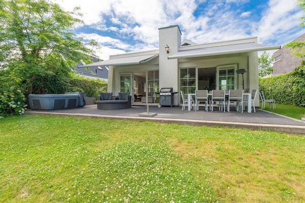 Luxe vakantievilla Harderwijk 221 met bubbelbad en eigen aanlegsteiger in Zeewolde - Foto 1 van 42