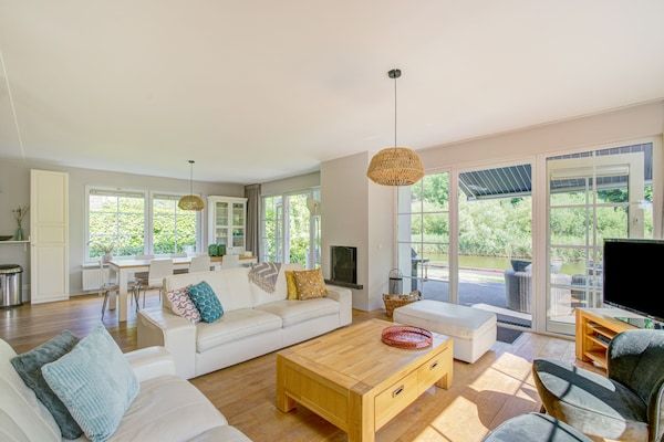 Luxe vakantievilla Harderwijk 221 met bubbelbad en eigen aanlegsteiger in Zeewolde - Foto 2 van 42