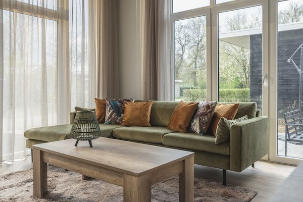 Woonkamer - Vakantiehuis in Overijssel met Tuinterras in Zuna (4)