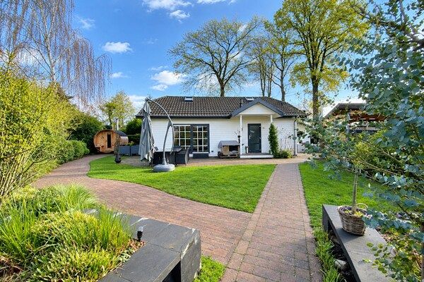 Buitenkant - Prachtige huisdiervriendelijke boshut in Voorthuizen (1)