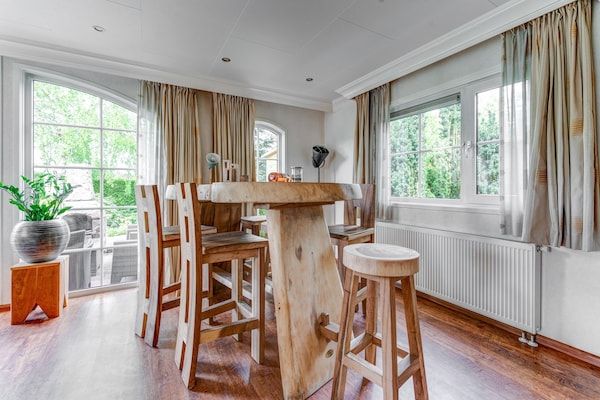 Eetkamer - Prachtige huisdiervriendelijke boshut in Voorthuizen (4)