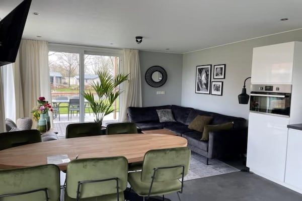 Woonkamer - Modern chalet nabij de Efteling in Kaatsheuvel (3)