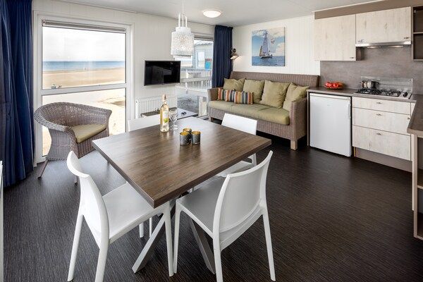 Vakantiepark Beach Resort 24 in Kamperland - Foto 1 van 40