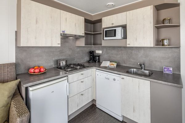 Vakantiepark Beach Resort 24 in Kamperland - Foto 2 van 40