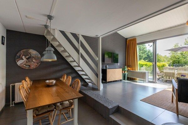 Eetkamer - Comfortabel vakantiehuis vlakbij het strand in Nieuwvlietbad (2)