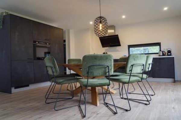 Eetkamer - Vrijstaande chalet op de Veluwe in Otterlo (5)