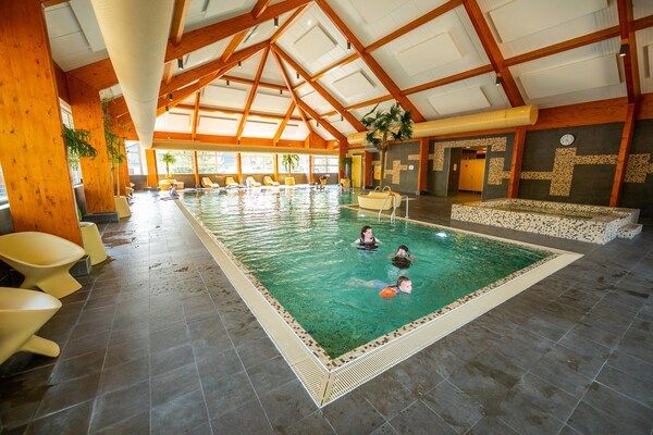 PoolOfHouse - Ruime stenen villa aan het water in Otterlo (2)