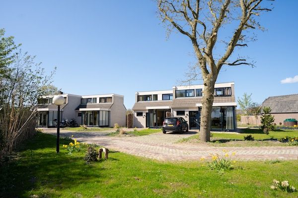 Buitenkant - Vakantiehuis op een vakantiepark in De Cocksdorp (3)