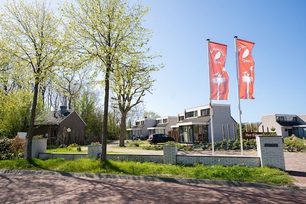 Buitenkant - Vakantiehuis op een vakantiepark in De Cocksdorp (4)