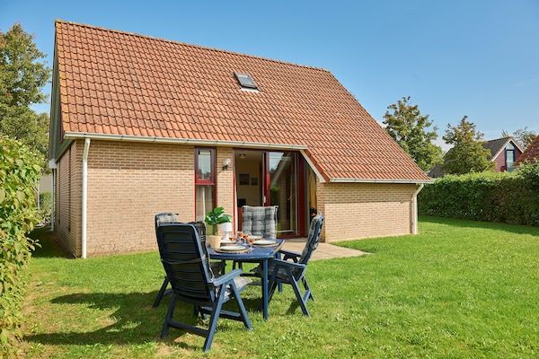 Vakantiepark Hof van Zeeland 6 in Heinkenszand - Foto 1 van 40