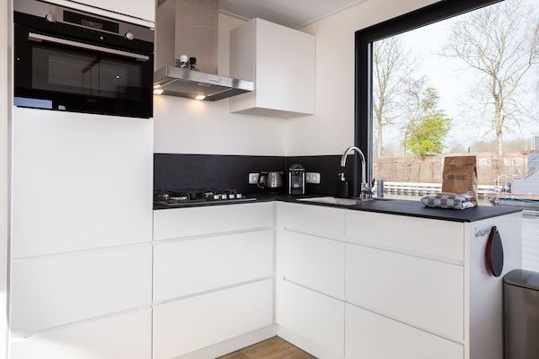 Houseboat 'de Valreep' met tuin - Paviljoenwei 2 in Offingawier - Foto 2 van 36